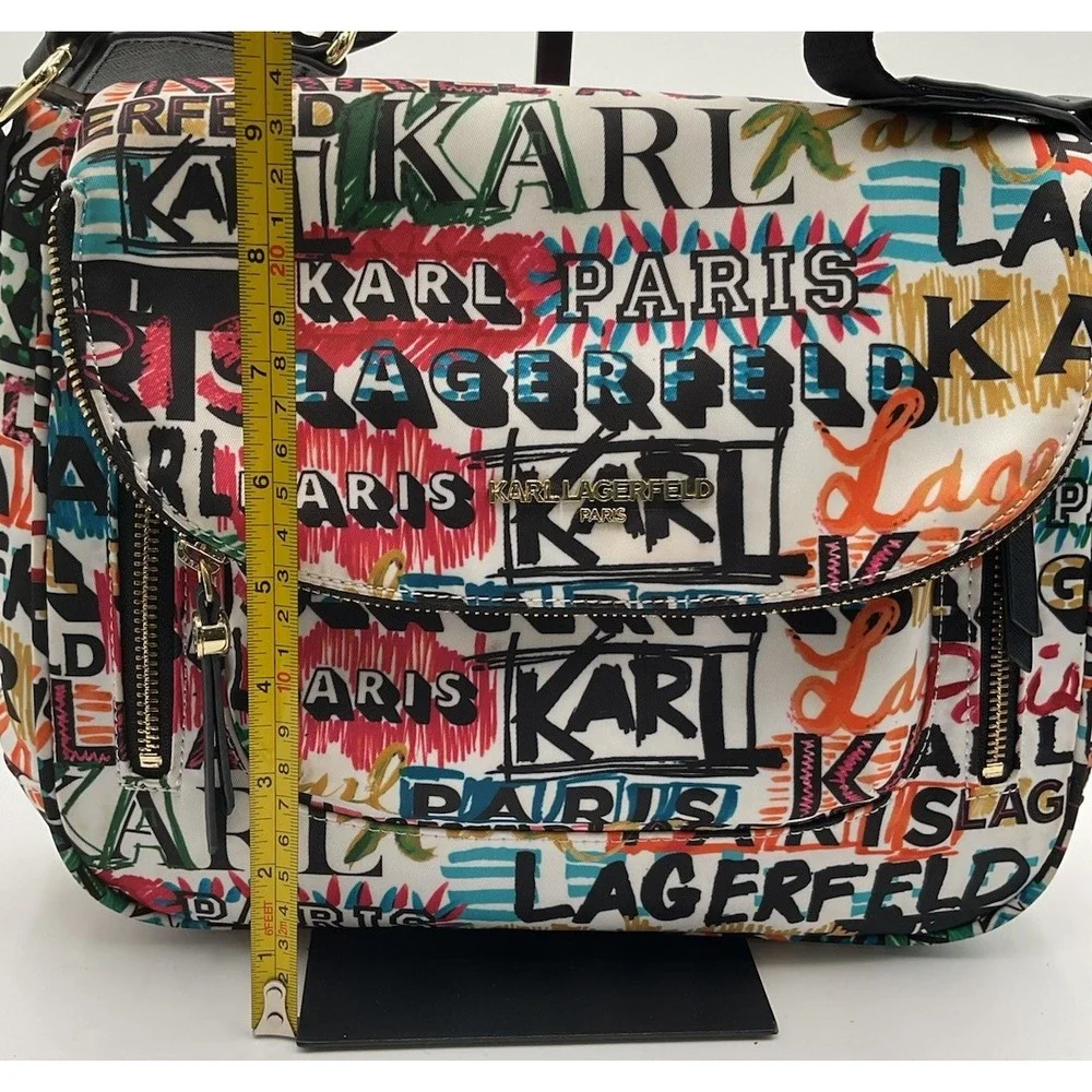 Karl Lagerfeld cara dividers it